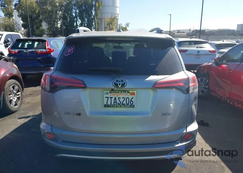 2016 Toyota Rav4 Xle z USA, uszkodzony, nr VIN 2T3WFREV4GW298401